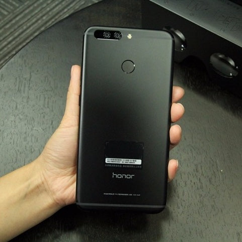 Prima imagine cu Huawei Honor Note 9 ne prezintă un telefon gigant