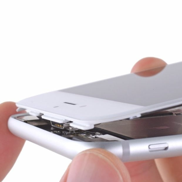 Situații în care ajungi cu telefonul în service și cum poți să le eviți