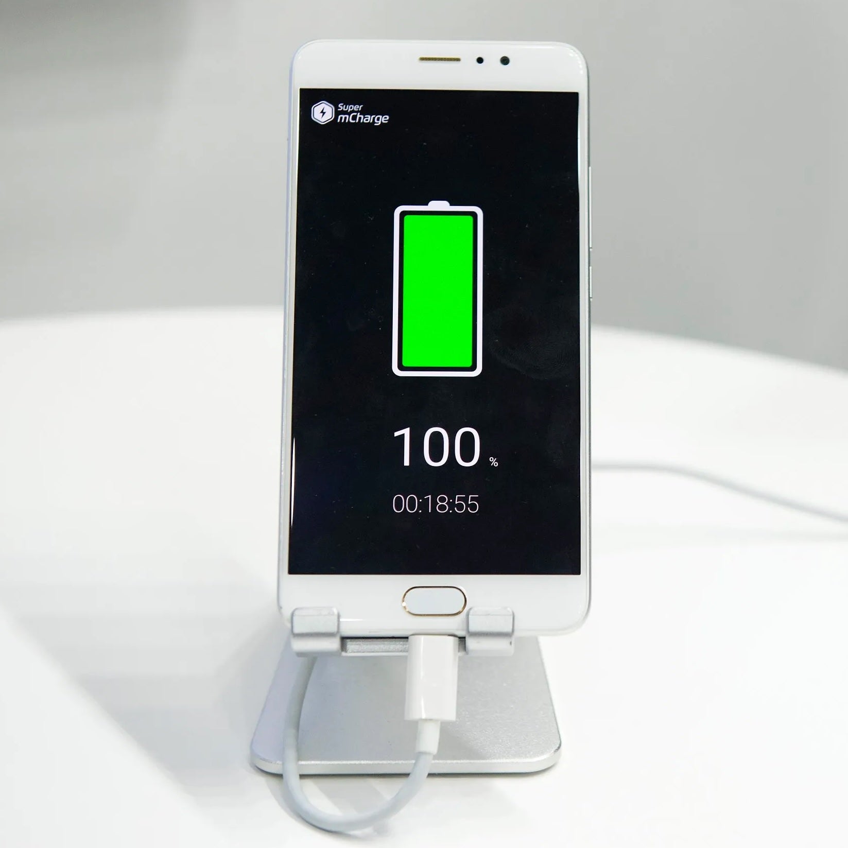 Noul sistem de încărcare rapidă de la Meizu îți încarcă bateria telefonului în 20 de minute