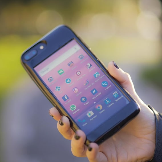 Eye – carcasa iPhone 7 cu smartphone Android