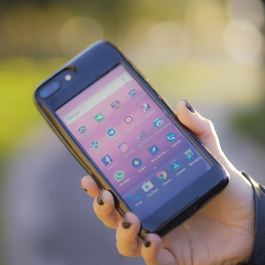 Eye – carcasa iPhone 7 cu smartphone Android